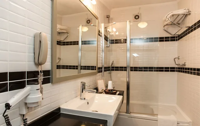 غرفة ثلاثية، Hotellino 7/9