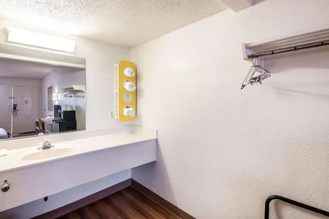 غرفة بسريرين كوين لغير المدخنين، Motel6 Anniston, AL 5/6