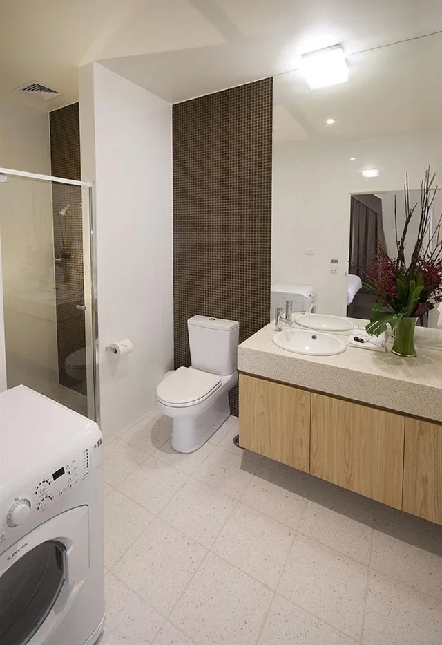 شقة سوبيريور بسرير كينج بغرفة نوم واحدة مع أريكة، Majestic Old Lion Apartments 2/2