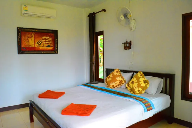 Room, King Bed, Lanta Family Resort 2/10