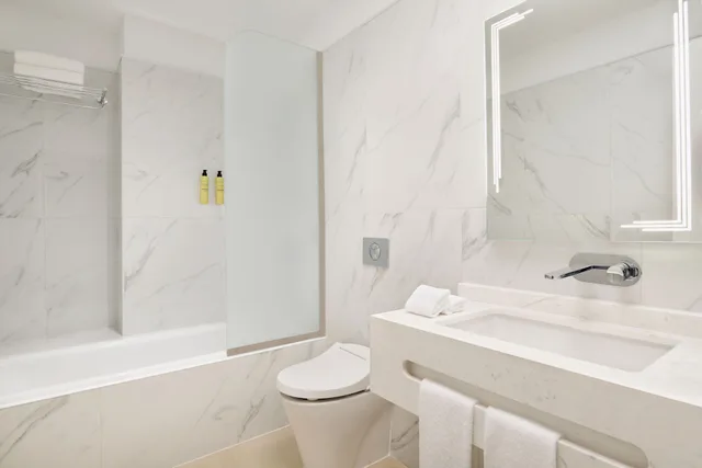شقة بإطلالة على المدينة بـ3 غرف نوم، Element West Bay Doha 3/5
