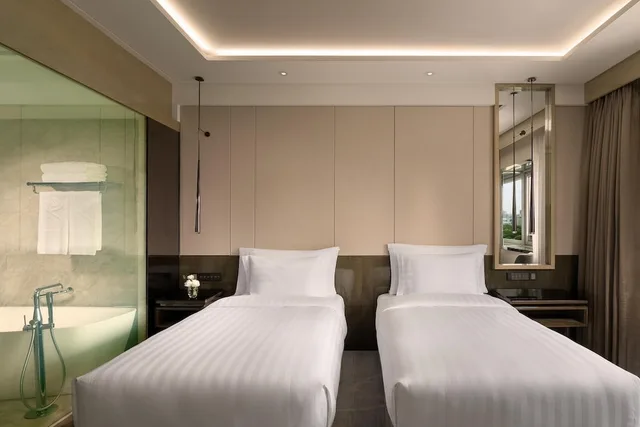 غرفة ديلوكس بسريرين منفصلين بإطلالة على النهر، Kempinski Hotel Beijing Yansha centre 1/5