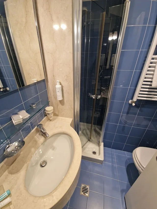 غرفة قياسية بسرير كوين، City Hotel 10/10