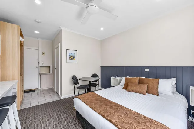 غرفة بسرير كوين، Comfort Inn The Lakes 1/3