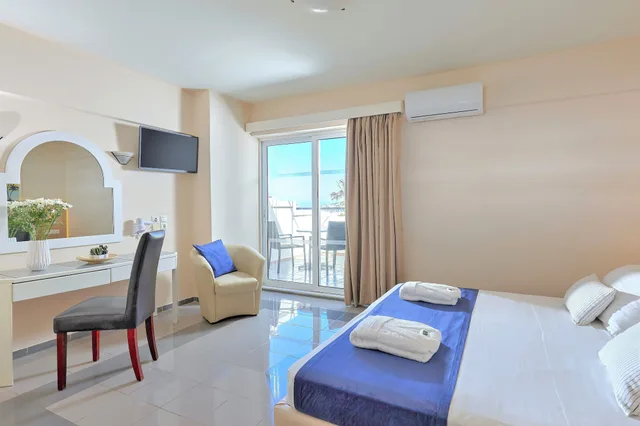 غرفة عائلية بسرير مزدوج مع أريكة، ST. CONSTANTIN SEA HOTEL AND SPA RESORT 4/10