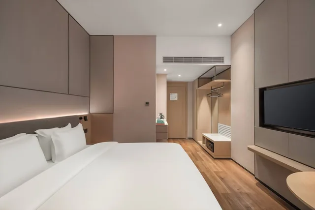 غرفة قياسية بسرير كينج بإطلالة على المدينة، Holiday Inn Express Shenzhen Longhua 3/10