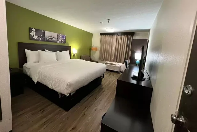 غرفة بسرير كينج، Sleep Inn & Suites Salina I-135 4/5