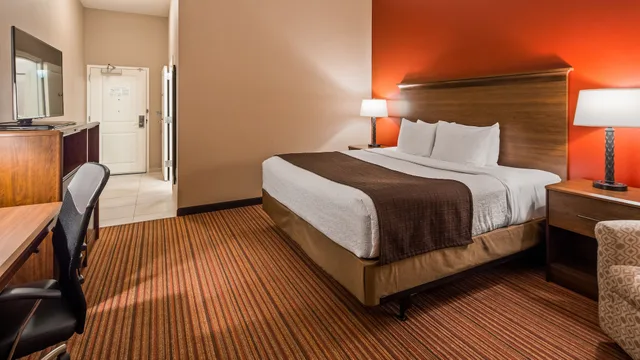 غرفة قياسية بسرير كينج، Best Western Plus Hudson Hotel & Suites 6/10