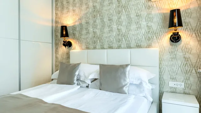 جناح جونيور بسرير كوين بإطلالة على البحر بشرفة مع أريكة، Pansion Martin 2/3