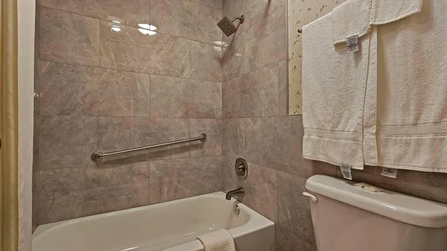 غرفة بسرير كوين، Quality Inn Ennis 4/4