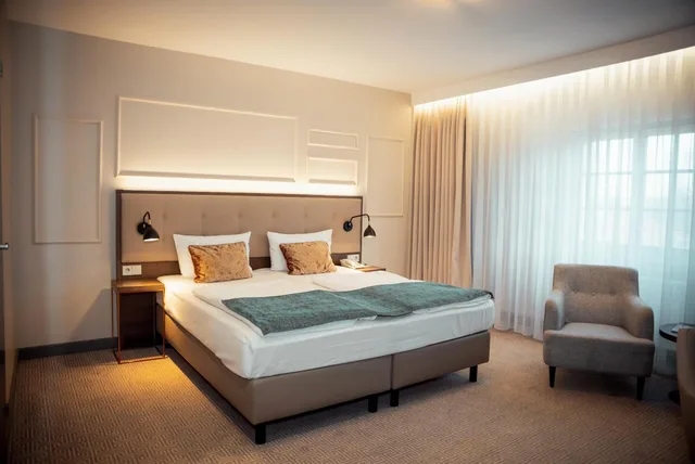 غرفة بسرير كينج وسرير كوين، Parkhotel Kurhaus Bad Kreuznach 1/10