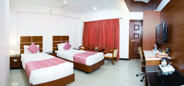 Executive, Queen Bed, Ramyas Hotels 1/1