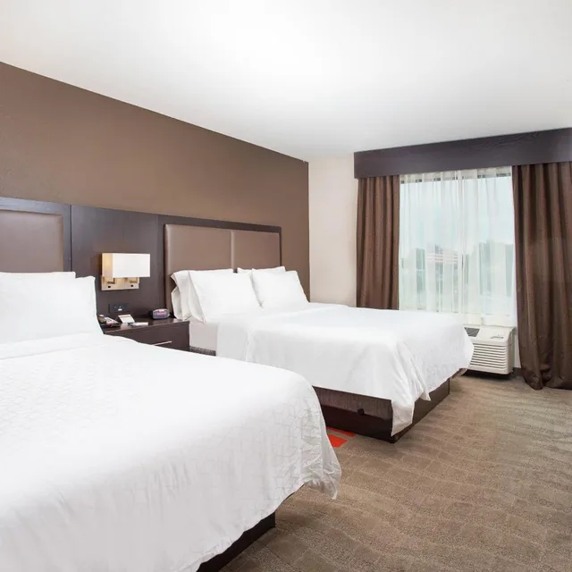 غرفة تنفيذية بسريرين كوين، Holiday Inn Express Suites Glasgow 1/2