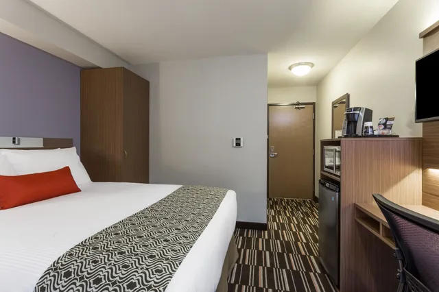 غرفة اقتصادية بسرير كوين، Microtel Inn Suites By Wyndham Fort St John 2/5