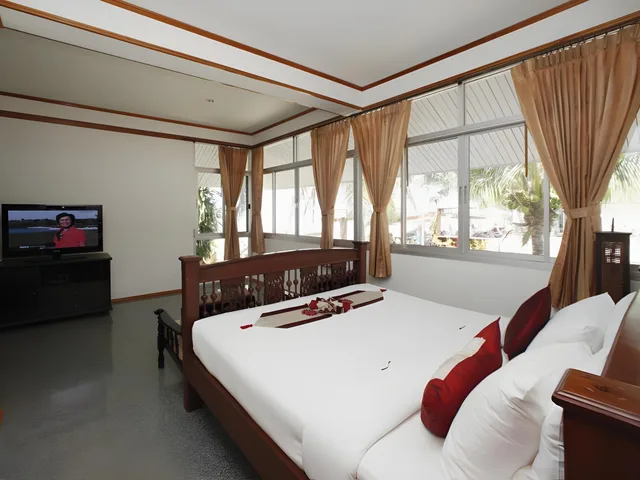 2 Bedrooms, Family Suite, King and Twin Beds, Rajapruek Samui Resort 1/2