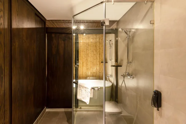 جناح سيغنتشر، Cochin Zen Hotel 7/9