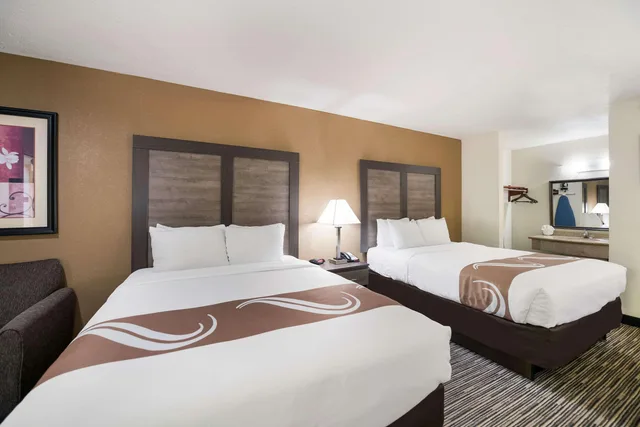 غرفة بسريرين كوين، Quality Inn Suites Lufkin 4/6