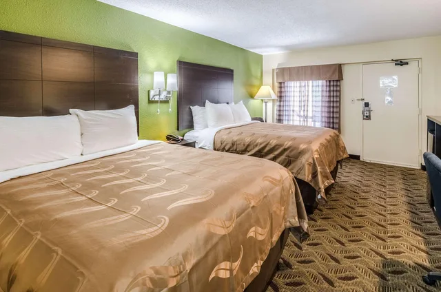 غرفة بسريرين كوين، Quality Inn Tanglewood 1/3