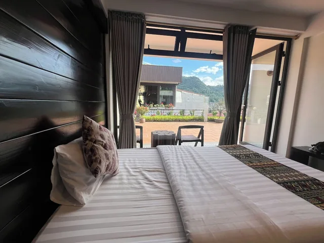 غرفة ديلوكس بانورامية بسريرين منفصلين بإطلالة على المدينة بشرفة، Sapa Village Hotel 3/10