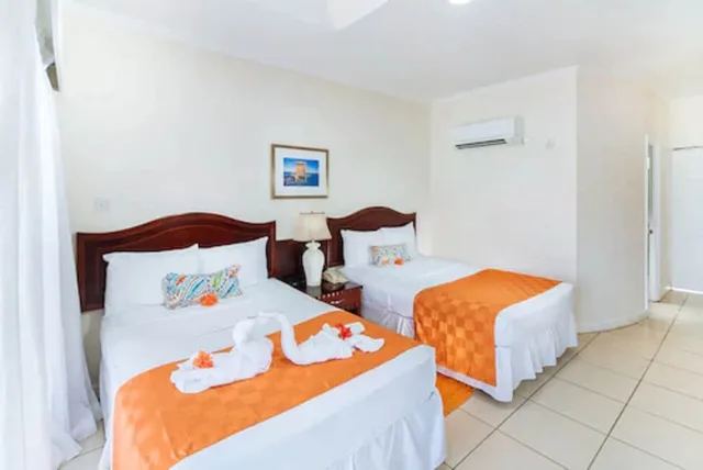 غرفة قياسية بسريرين مزدوجين، Bay Gardens Hotel 2/5