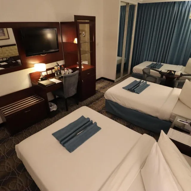 غرفة ثلاثية، LARSA HOTEL 5/9