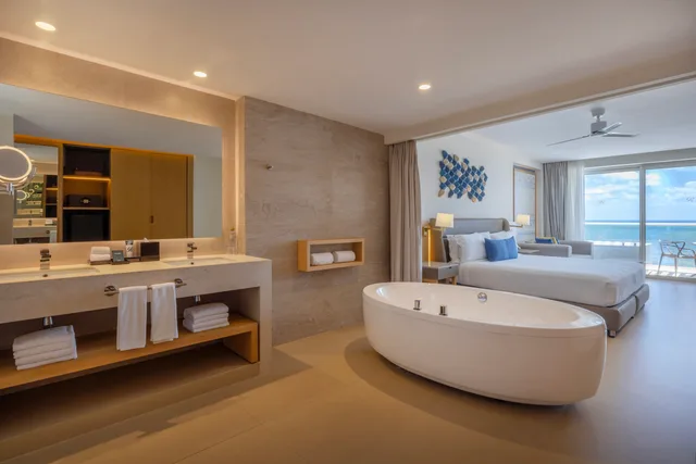 جناح جونيور بجاكوزي، Royalton Splash Riviera Cancun, An Autograph Collection All-Inclusive Resort 3/3