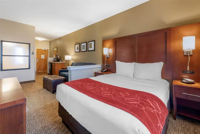 Upgrade, Suite, King and Queen Bed, Comfort Suites Barstow Near I-15 2/4