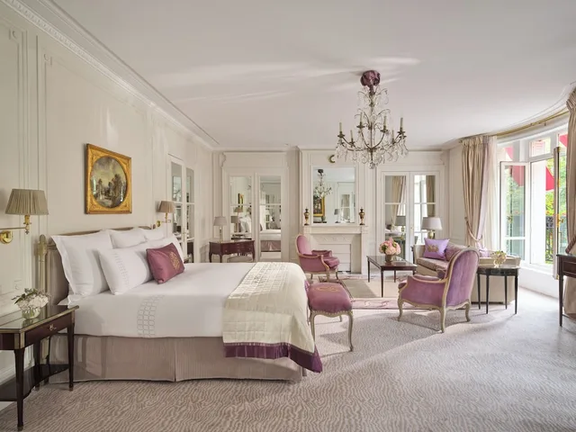 Prestige, Junior Suite, King Bed, Hotel Plaza Athenee 1/5