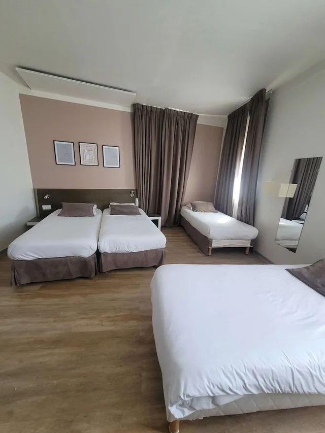 غرفة قياسية بأربعة أسرّة، Kyriad Orange Centre 7/10