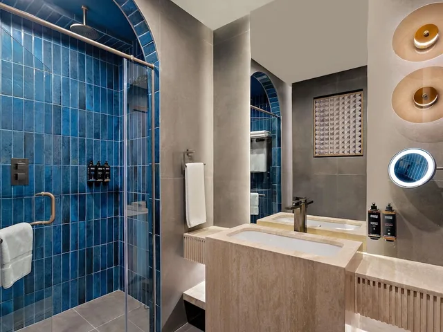 غرفة بريفيليج بسرير كينج، MERCURE ABU DHABI DOWNTOWN 3/3