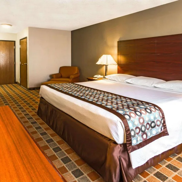 غرفة ديلوكس بسرير كينج، Super 8 By Wyndham Frankfort In 4/10