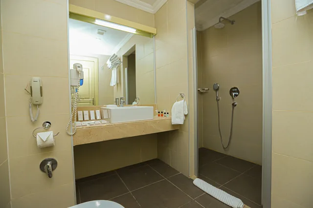 كوخ بسريرين كينج بغرفتي نوم، Gabala Garden Hotel 5/6