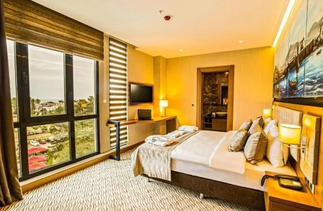 Superior, Triple, 1 Double and 4 Single Beds, Sea View، Aselia Hotel Trabzon 1/1
