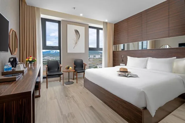 Family, Queen and Twin Beds, City View, Emerald Bay Hotel & Spa Nha Trang 1/1