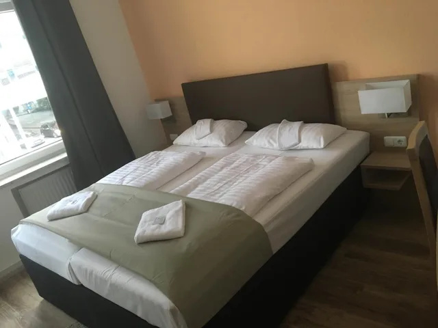 غرفة قياسية بسرير مزدوج أو سريرين منفصلين، Central Hotel Duisburg 8/10
