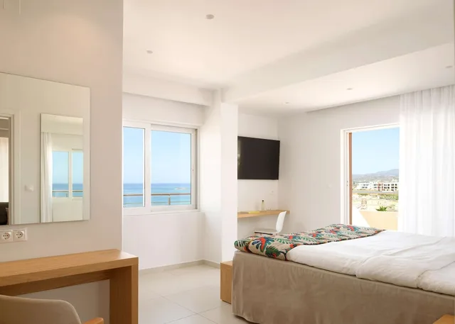 Panorama, Suite, King Bed, Sea View, Sofa، High Beach Resort & Spa 1/5