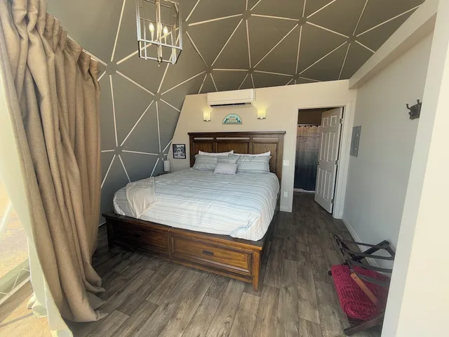 Luxury, King Bed, Sofa, Dome 2، Bryce Glamp And Camp 1/2
