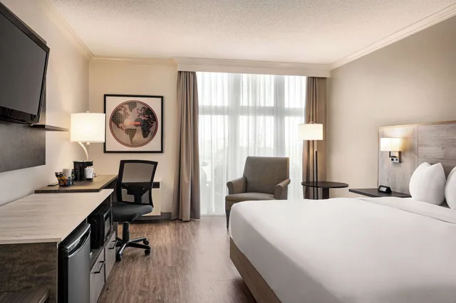 غرفة بسرير كينج، Ramada By Wyndham Cornwall 3/4