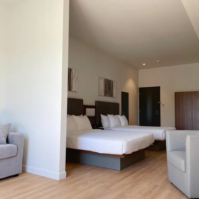 جناح بسرير كوين مع أريكة، Quality Inn Quebec City 7/10