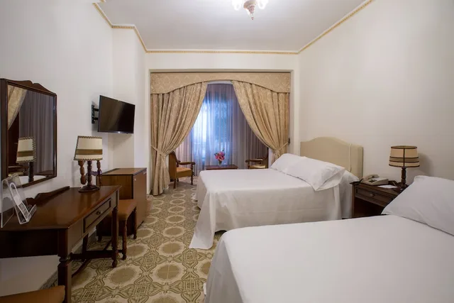 غرفة رباعية بإطلالة على البحر، Lido Mediterranee 3/10