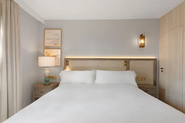غرفة بسريرين منفصلين بشرفة، Hilton Mallorca Galatzo 4/8