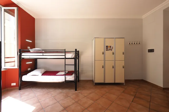Female Dorm, Female Only, Basic, Shared Bathroom، Alessandro Palace Bar 3/5