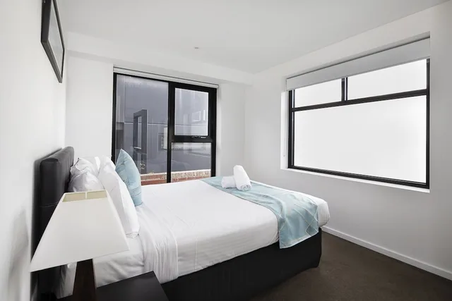 2 Bedrooms, Apartment, Queen and Twin Beds, Balcony, RNR Serviced Apartments North Melbourne 2/4