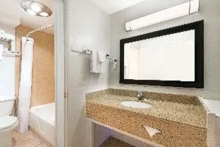غرفة، Travelodge by Wyndham Las Vegas NM 4/4