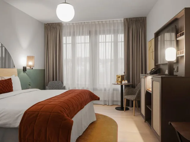 Spacious Collection Canal View B2VW، Ad Astra by Elite 1/4