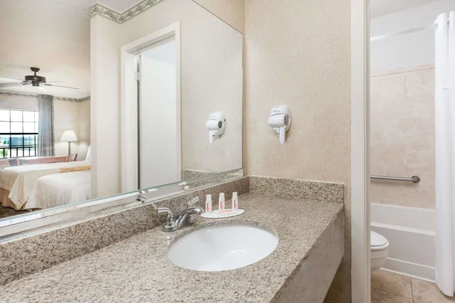 غرفة قياسية بسرير كينج، Days Inn By Wyndham Batesville 6/8