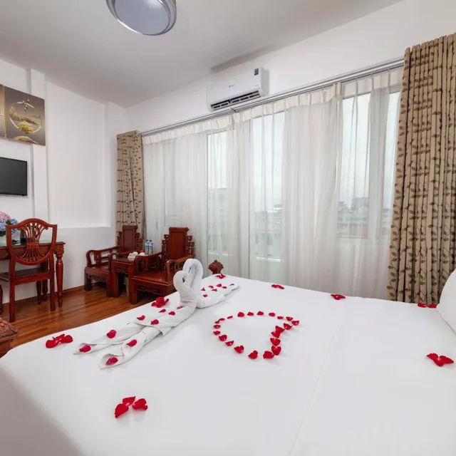 Junior Suite, Balcony, Phoenix Palace 4/10
