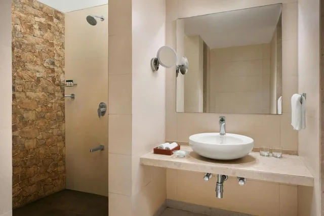 Aster, Guest Room, King Bed, Mountain View، The Fern Samali Resort 2/2