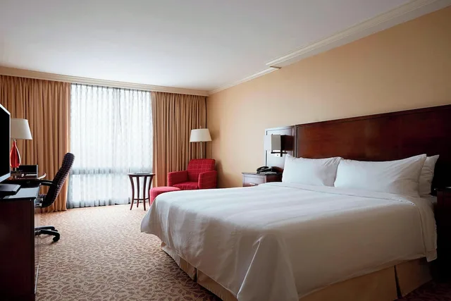 Concierge, King Bed، Stamford Marriott Hotel & Spa 2/6