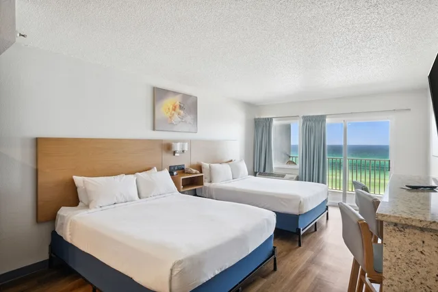 Walkout, Premier, Suite, 2 Queen Beds, Beach Front, Kitchen، Sugar Sands Inn And Suites Panama City Beach 1/9